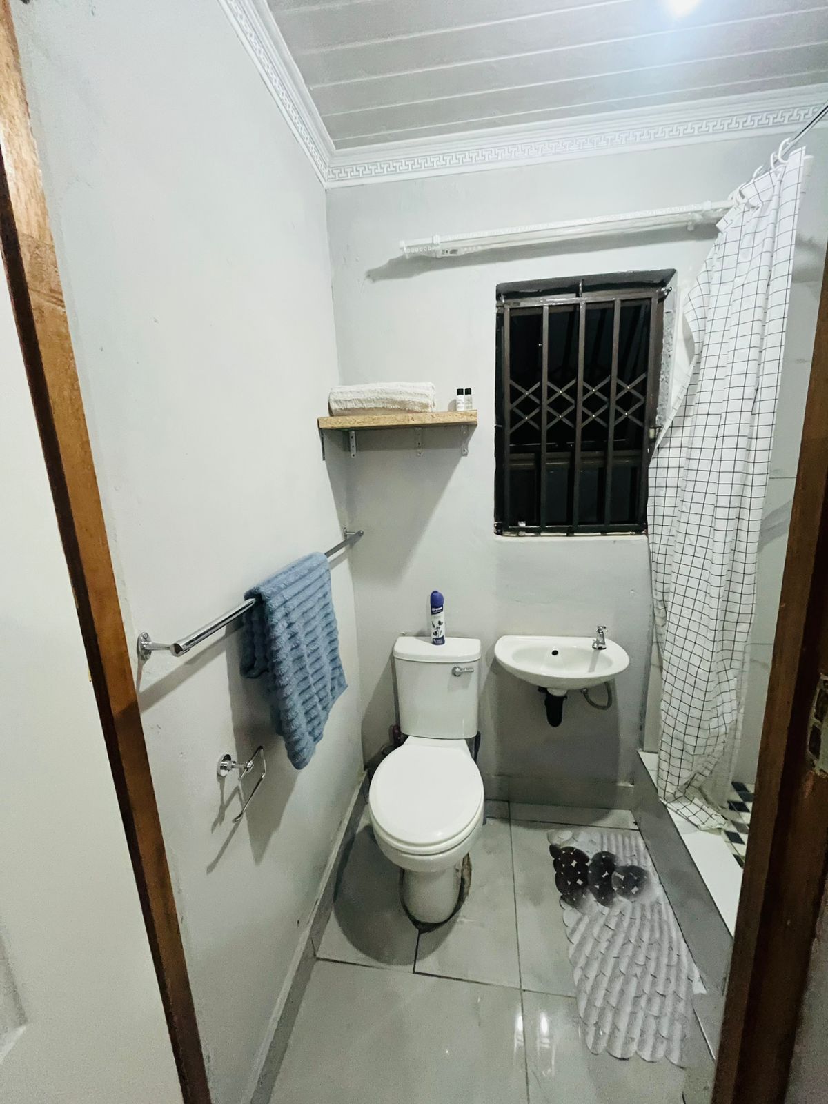 Standard Room - Bathroom